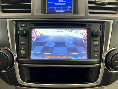 Used 2013 Toyota Highlander SE image 24