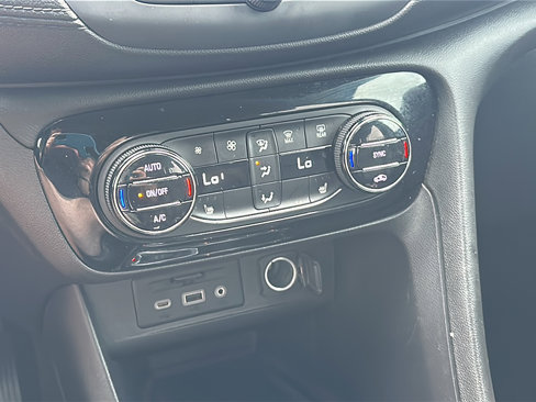Used 2020 Buick Encore GX Essence w/ Experience Buick Package image 33