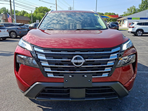 Used 2024 Nissan Rogue SV w/ SV Premium Package image 2