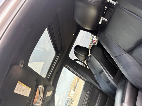Used 2018 Jeep Grand Cherokee Limited image 13