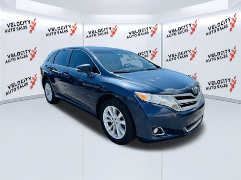 Used 2015 Toyota Venza LE image 1