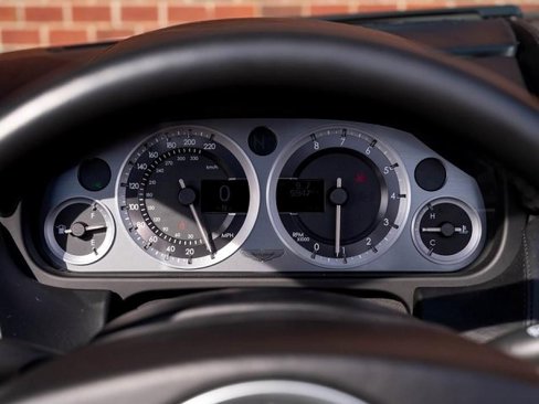Used 2015 Aston Martin V8 Vantage Roadster image 12