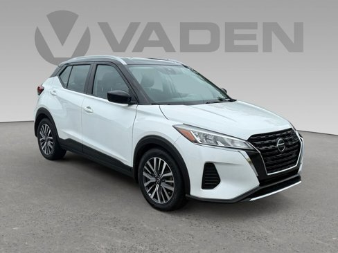 Used 2021 Nissan Kicks SV image 1