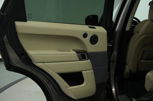 Used 2016 Land Rover Range Rover Sport HSE image 21