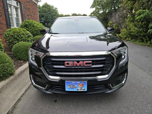 Used 2024 GMC Terrain SLE image 8
