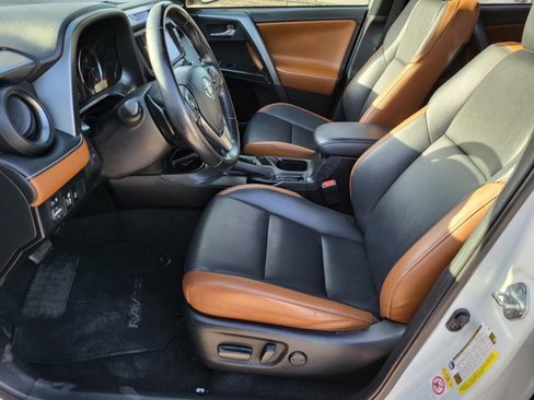 Used 2018 Toyota RAV4 SE image 22