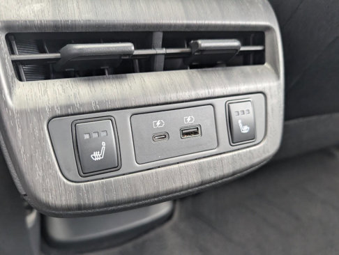 Used 2023 Nissan Ariya AWD image 12