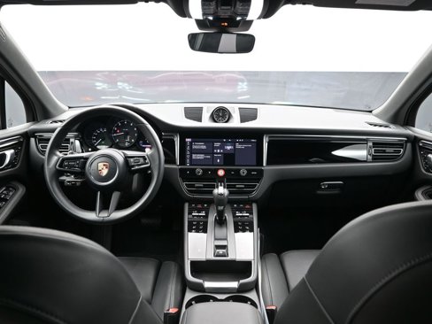 Used 2025 Porsche Macan image 19