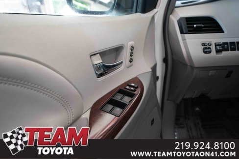 Used 2013 Toyota Sienna Limited image 7