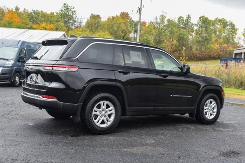 Certified 2023 Jeep Grand Cherokee Laredo w/ Luxury Tech Group I image 3