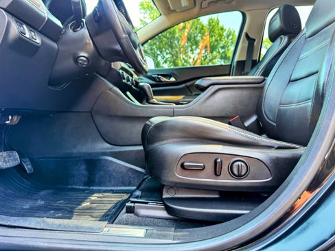 Used 2017 GMC Acadia Denali w/ Technology Package image 9