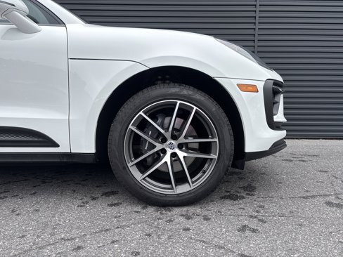 Certified 2025 Porsche Macan image 6