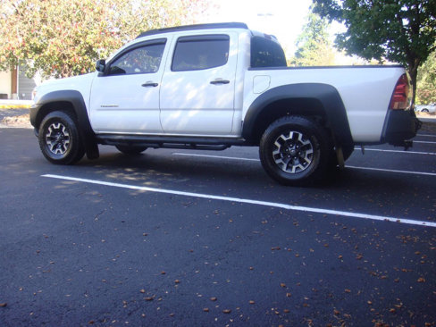 Used 2015 Toyota Tacoma 4x4 Double Cab image 2