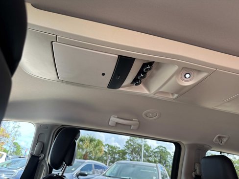Used 2012 Chrysler Town & Country Touring-L w/ Driver Convenience Group image 15