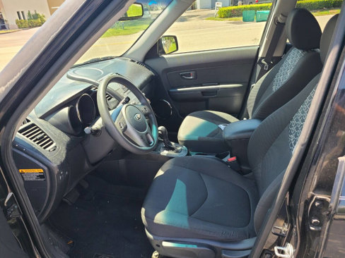 Used 2011 Kia Soul + image 11