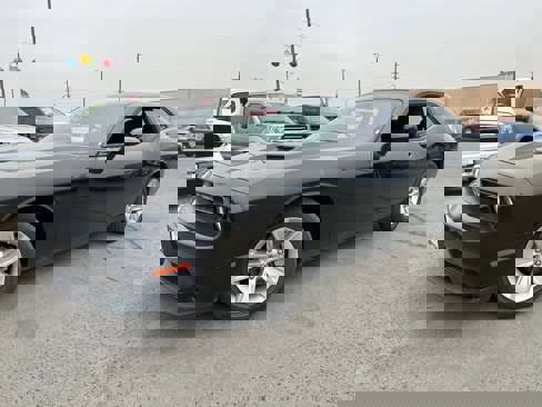 Used 2019 Dodge Challenger SXT w/ Driver Convenience Group image 3