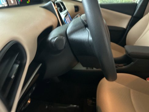 Used 2019 Toyota Prius L Eco image 36