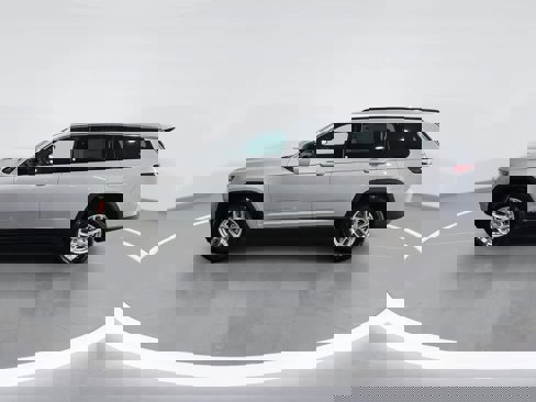 New 2025 Jeep Grand Cherokee L Laredo w/ Trailer Tow Package image 5