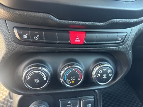 Used 2017 Jeep Renegade Altitude image 16