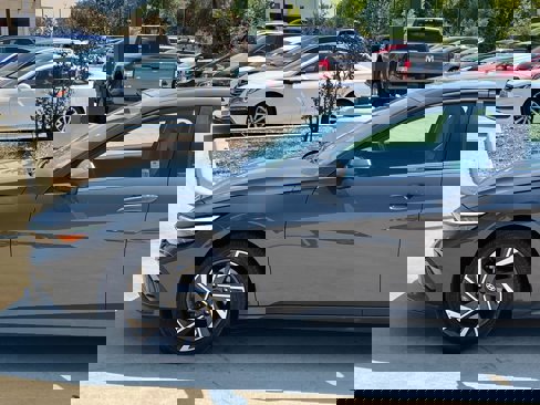 Certified 2024 Hyundai Elantra Limited image 7