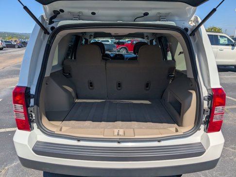 Used 2014 Jeep Patriot Sport image 6