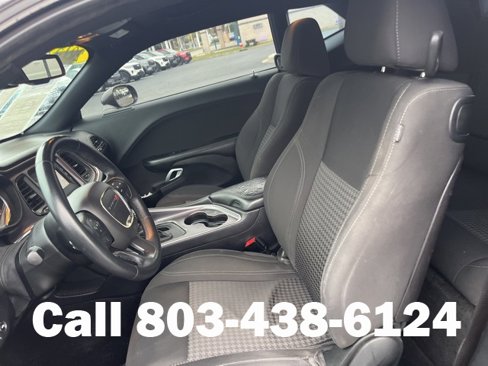 Used 2015 Dodge Challenger SXT image 8