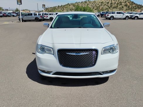Used 2017 Chrysler 300 C image 2