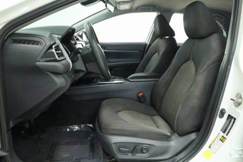 Used 2020 Toyota Camry LE image 21