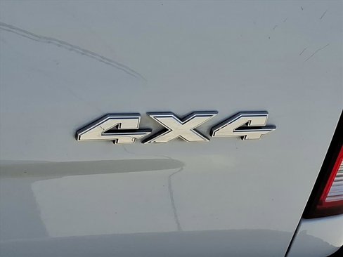 Used 2020 RAM 1500 Classic SLT image 13