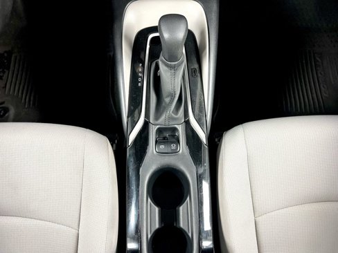 Used 2022 Toyota Corolla LE image 31
