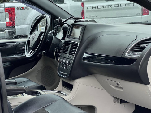 Used 2019 Dodge Grand Caravan SXT image 29