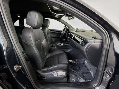 Used 2025 Porsche Macan image 22