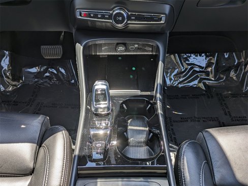Certified 2023 Volvo XC40 B5 Plus image 19