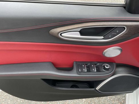 Used 2019 Alfa Romeo Giulia Ti w/ Quick Order Package 22X Lusso image 14