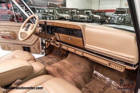 Used 1991 Jeep Grand Wagoneer image 25