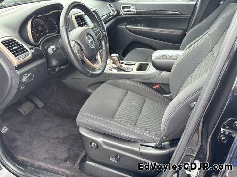 Used 2016 Jeep Grand Cherokee Laredo 75th Anniversary image 16