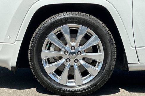 Used 2017 Jeep Cherokee Overland w/ Technology Group image 27