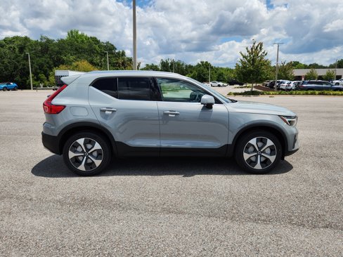 New 2025 Volvo XC40 B5 Core w/ Climate Package image 8