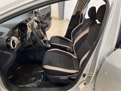 Used 2022 Nissan Versa SV image 9