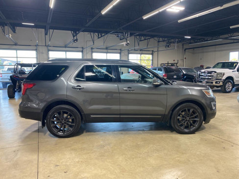 Used 2017 Ford Explorer XLT w/ XLT Technology Feature Bundle image 5