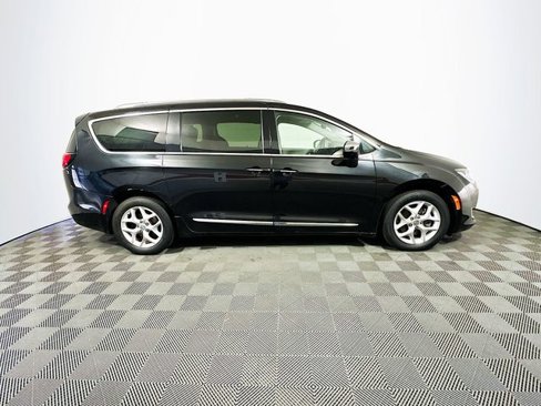 Used 2020 Chrysler Pacifica Limited image 10
