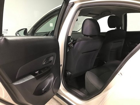 Used 2014 Chevrolet Cruze LT image 18