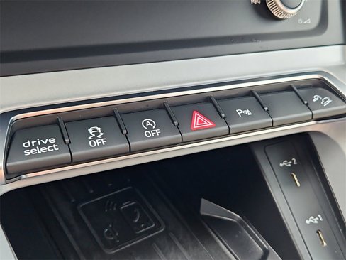 Certified 2022 Audi Q3 2.0T Premium Plus w/ Premium Plus Package image 18