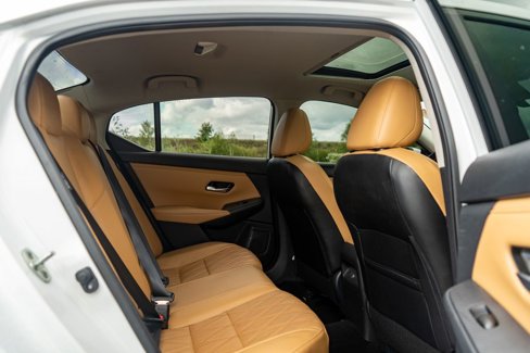 Used 2023 Nissan Sentra SV w/ SV Premium Package image 13
