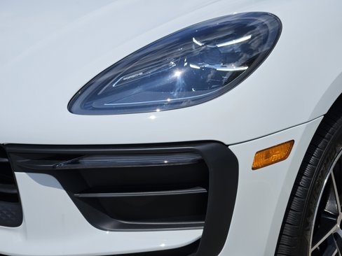 Certified 2024 Porsche Macan image 13