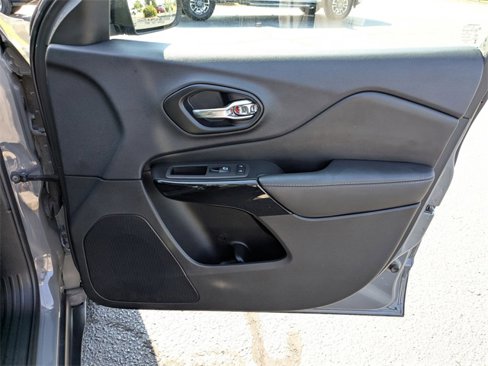 Used 2023 Jeep Cherokee Altitude Lux image 35