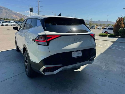 Used 2023 Kia Sportage LX image 5