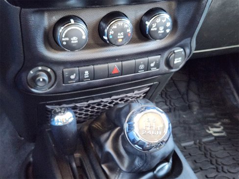 Used 2015 Jeep Wrangler Unlimited Sahara w/ Connectivity Group image 21