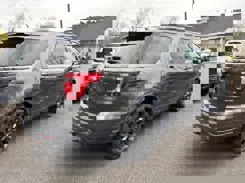 Used 2018 Ford Explorer XLT w/ Equipment Group 202A image 8