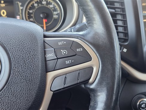 Used 2016 Jeep Cherokee Latitude w/ Safety/Convenience Group image 23